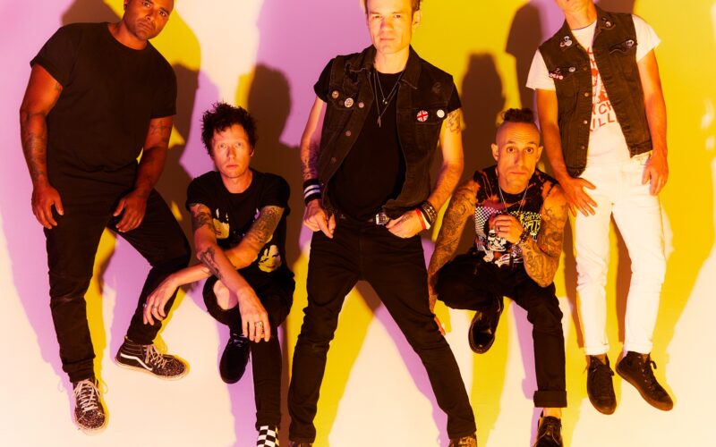 Performance ao vivo da banda estadunidense Sum 41 no estúdio da rádio KROQ